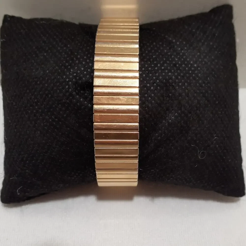 Vintage Gruen Ladies Wristwatch Gold Tone Stretch Band